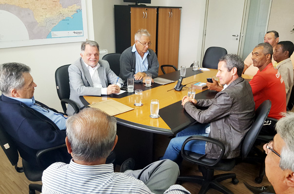 Na Cesp, reivindica??o para assentados da cidade de Paulic?ia
