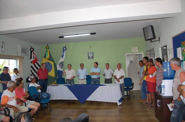 Encontro com lideran?as e com a popula??o de Mari?polis