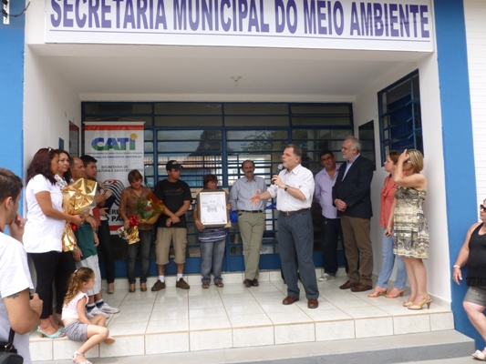 Inaugura??es e homenagens a agricultores em Piquerobi