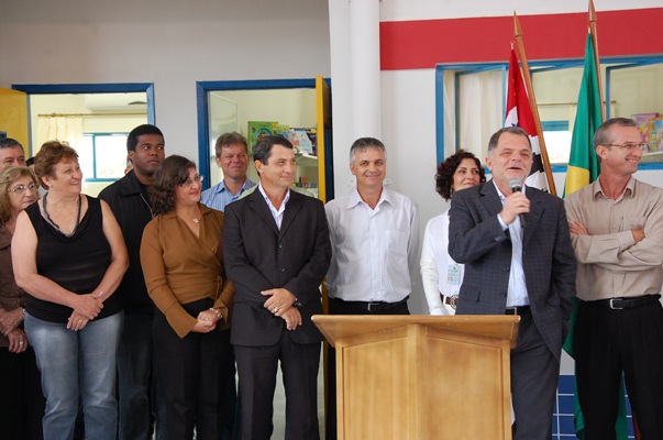 EM JUNQUEIR?POLIS NA INAUGURA??O DE CRECHE PARA 250 CRIAN?AS